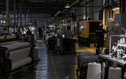 Las empresas textiles de Ecuador enfrentan desconexiones eléctricas de hasta 48 horas, mientras parte del sector tiene una capacidad limitada de autogeneración.