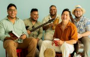La Banda Brava convierte las historias, los ritmos y el lenguaje de Guayaquil en las ocho canciones de Del Corazón al Puerto.