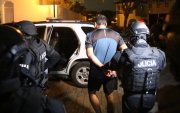 Además de Jackson Zambrano, hubo 20 personas aprehendidas: 18 ciudadanos ecuatorianos y dos servidores policiales en servicio activo.