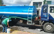 Tanqueros: La Epmaps anunció el abastecimiento de agua mediante tanqueros mientras se desarrollan las reparaciones.