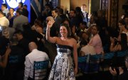 La alcaldesa Tatiana Coronel arriba al Salón de la Ciudad para la Sesión Solemne del 9 de Octubre.