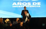 Billy Navarrete, representante del Comité para la Defensa de los Derechos Humanos, recibió la condecoración este viernes 9 de octubre.