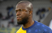 Enner Valencia calentando antes del partido de Boca Juniors.