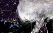 Captura de video tomada de la pagina oficial de la Oficina Nacional de Administración Oceánica y Atmosférica (NOAA), a través del Centro Nacional de Huracanes (NHC) de EE.UU.