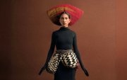 Nicol lleva la moda ecuatoriana con naturalidad, y eso es parte de su sello frente al lente.