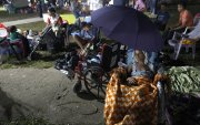 Elodia Oliva (94 años) descansa en un parque este sábado, en el centro de Tonosí (Panamá).
