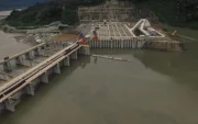 Según el último reporte de la Corporación Eléctrica del Ecuador (Celec) Sur,  la cota se ubicó en 2.125 metros sobre el nivel del mar.