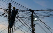 Usuarios de Samborondón y Daule reportaron interrupciones del servicio eléctrico y exigieron explicaciones a las autoridades.