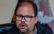 Detienen a funcionario por presuntos cobros de hasta $5.000 por empleos.