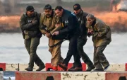 Nicolás Maduro y Cilia Flores en el momento de su llegada a Estados Unidos, tras ser detenidos en Venezuela.