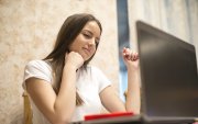 Despega ofrece formación virtual gratuita para que estudiantes y graduados exploren oportunidades de negocio desde sus carreras.