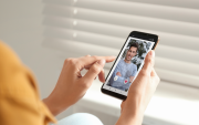 Tinder quedó bajo escrutinio en Estados Unidos por las deficiencias de sus sistemas de inteligencia artificial para detectar perfiles fraudulentos.