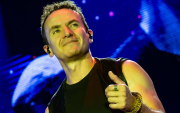 El cantante colombiano Fonseca durante su reciente presentación, el 9 de octubre de 2026, en Guayaquil.