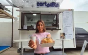 El concepto reúne dos productos que son el centro de la experiencia, bebidas preparadas con café de especialidad y bagels.