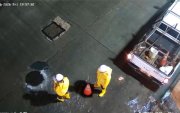 En diversas vías de Guayaquil se evidenció acumulación de agua la noche de este viernes 16 de octubre.