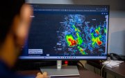Las condiciones meteorológicas previstas para la noche de este sábado mantienen la posibilidad de nuevos aguaceros en Guayaquil.