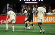 Lionel Messi dejó a varios rivales en el camino previo a sus golazos.