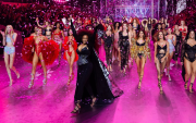 Tyra Banks en el desfile de Victoria´s Secret en 2024.