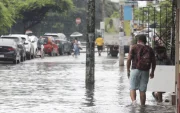 Desde aproximadamente las 03:00 de este lunes comenzaron a circular reportes ciudadanos sobre calles anegadas en diferentes sectores de Guayaquil.