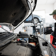Los vehículos con placas terminadas en 7 deben realizar la Revisión Técnica Vehicular en agosto de 2025, según el calendario oficial de la ATM.