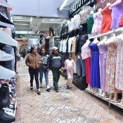 La baja afluencia de compradores marca la crisis en centros comerciales del Centro Histórico de Quito.