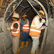 En El Inca se construye el colector de alivio Granados, con el 71%.