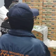 Operativo de la AMC en Chillogallo dejó una pollera clausurada y fruta robada valorada en $ 30.000.