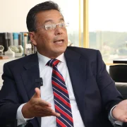 El abogado de Gráficos Nacionales S.A. (GRANASA), Calixto Vallejo, conversa con Diario Expreso sobre la denuncia por el presunto delito de asociación ilícita presentada por el liquidador de Veranera S.A., Carlos Xavier Cadena Asencio, contra varios directivos de la compañía, así como sobre sus posibles motivaciones e implicaciones legales.

──────────────────────────────────────────────────────
SUSCRÍBETE A EXPRESO
Periodismo independiente · Edición digital completa · Sin límite de artículos
→ https://suscripcion.expreso.ec

✔ Acceso a la edición impresa digital
✔ Noticias sin paywall en expreso.ec
✔ Contenido exclusivo para suscriptores
────────────────────────────────────────────────────
SÍGUENOS
Web → https://www.expreso.ec
Instagram → https://www.instagram.com/expresoec/
Facebook → https://www.facebook.com/expresoec
X/Twitter → https://x.com/Expresoec
TikTok → https://www.tiktok.com/@expresoec
Suscríbete aquí → https://suscripcion.expreso.ec
──────────────────────────────────────────────────────
#granasa  #libertaddeexpresión  #Ecuador #Guayaquil