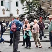 Visitantes recorren Centro Histórico reflejando una recuperación progresiva del sector turístico.