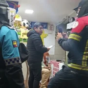 En el sur de Quito, la AMC y la Secretaría de Seguridad, con apoyo de la Policía Nacional, inspeccionaron tiendas y más locales.