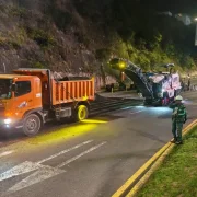 Trabajos de repavimentación se realizaron en el sector de Los Tótems, en la av. Oswaldo Guayasamín, en Cumbayá.