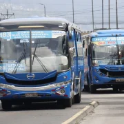 El Municipio aprobó un alza de pasajes en Quito. Los usuarios deberán cancelar una tarifa de 40 centavos, en lugar de los 35 que se pagaba antes.