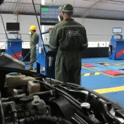 El proceso de revisión vehicular se realiza mediante la calendarización.