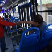 La propuesta para subir el pasaje a $ 0,40 enfrenta cuestionamientos del concejal Michael Aulestia.
