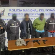 Los dos detenidos habrían participado en asaltos a personas y locales comerciales utilizando armas de fuego.