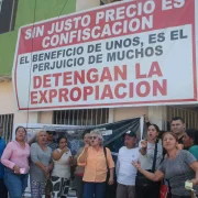 Moradores. Los habitantes de la av. Cacique Tomalá piden que haya cambio de trazado.
