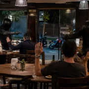 Referencia. Los sospechosos llegaron en dos motocicletas y se hicieron pasar por repartidores para cometer el robo.