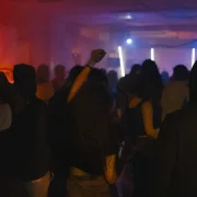 Referencia. Autoridades intervienen fiesta clandestina en Conocoto donde se encontraron cerca de mil asistentes y 200 menores de edad.