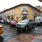 El Pico y Placa en Quito restringe la circulación de automóviles y motocicletas con placas 7 y 8 durante dos horarios.