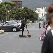 Quito no cuenta con un registro oficial de vehículos eléctricos ligeros.