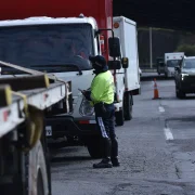 Transporte pesado seguirá con restricciones en Quito tras fallo judicial que respalda al Municipio en Simón Bolívar y Ruta Viva.