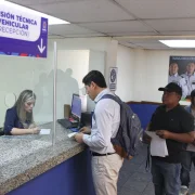 La revisión busca que los automotores cumplan con las condiciones mínimas de seguridad y funcionamiento para circular.