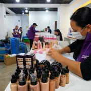 Referencia. Arcsa decomisó 683 productos sin registro sanitario durante operativos realizados en cuatro locales del sector Martha Bucaram, en el sur de Quito.