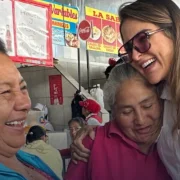 Giovanna Ubidia, directora del Seguro Social Campesino, se ha movido por los mercados por la capital.