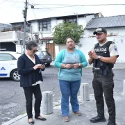 Trabajo. La organización vecinal fortalece la seguridad barrial mediante coordinación con Policía y depuración constante de chats comunitarios.