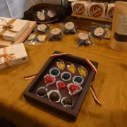 Quito vive la Feria del Chocolate con catas, concursos y productos derivados del cacao y café ecuatoriano.