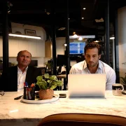 La defensa de Antonio Icaza abrió la audiencia de apelación del caso Encuentro con cuestionamientos a la sentencia y pidió que el tribunal revoque la condena por presunta falta de sustento probatorio.