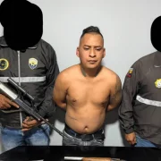 La captura se realizó durante un operativo ejecutado en el sector de Miravalle, en el nororiente de Quito.