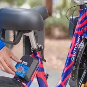 Los usuarios podrán utilizar QuitoBici hasta por 60 minutos por viaje y deberán anclar la bicicleta al finalizar el recorrido. Se activa con la tarjeta ciudad
