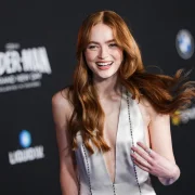 La actriz Sadie Sink llega al estreno mundial de Spider-Man: Brand New Day en el Dolby Theatre de Los Ángeles, California (EE. UU.), el 27 de julio de 2026.